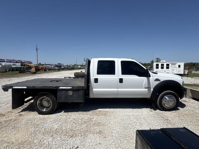 Image of Ford F-450 equipment image 4