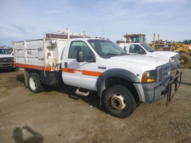 Image of Ford F-450 equipment image 2