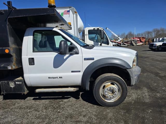 Image of Ford F-450 equipment image 4