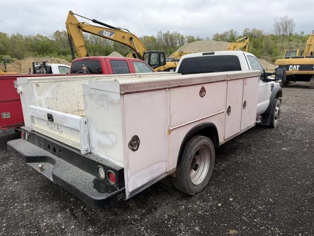 Image of Ford F-450 equipment image 3