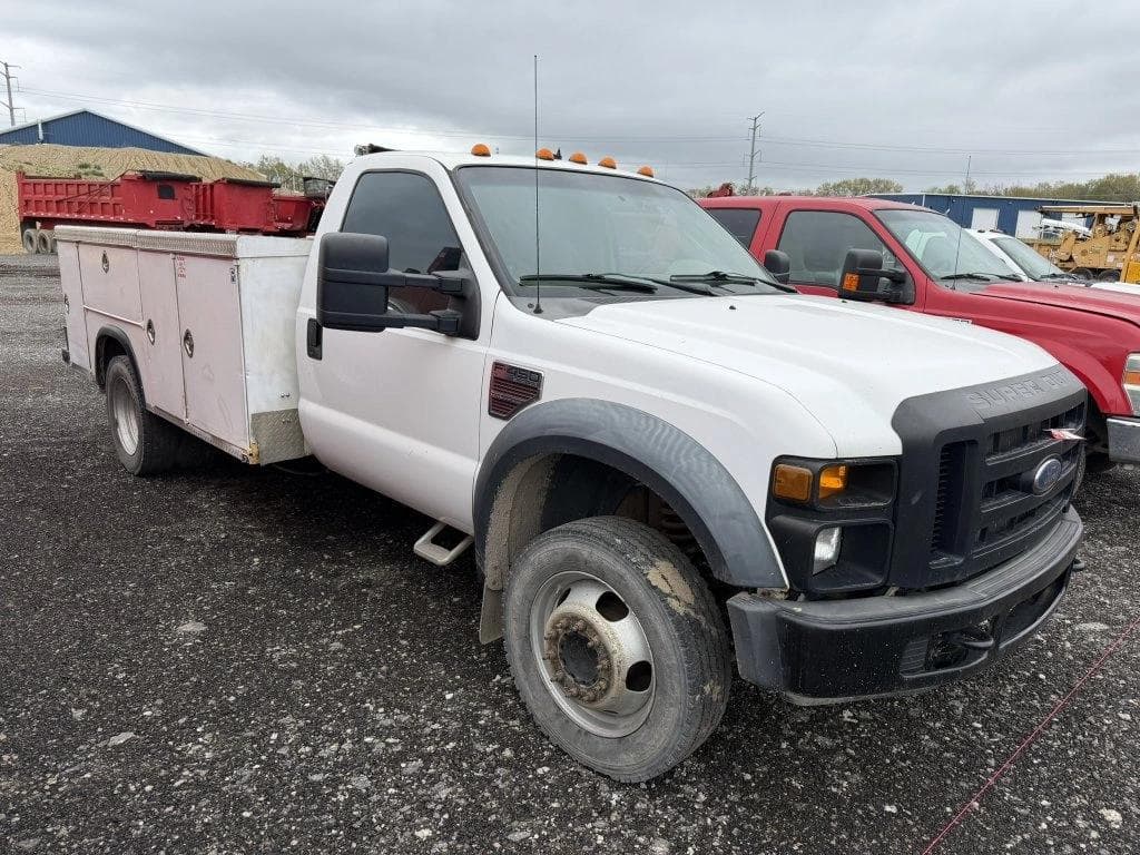 Image of Ford F-450 Primary image