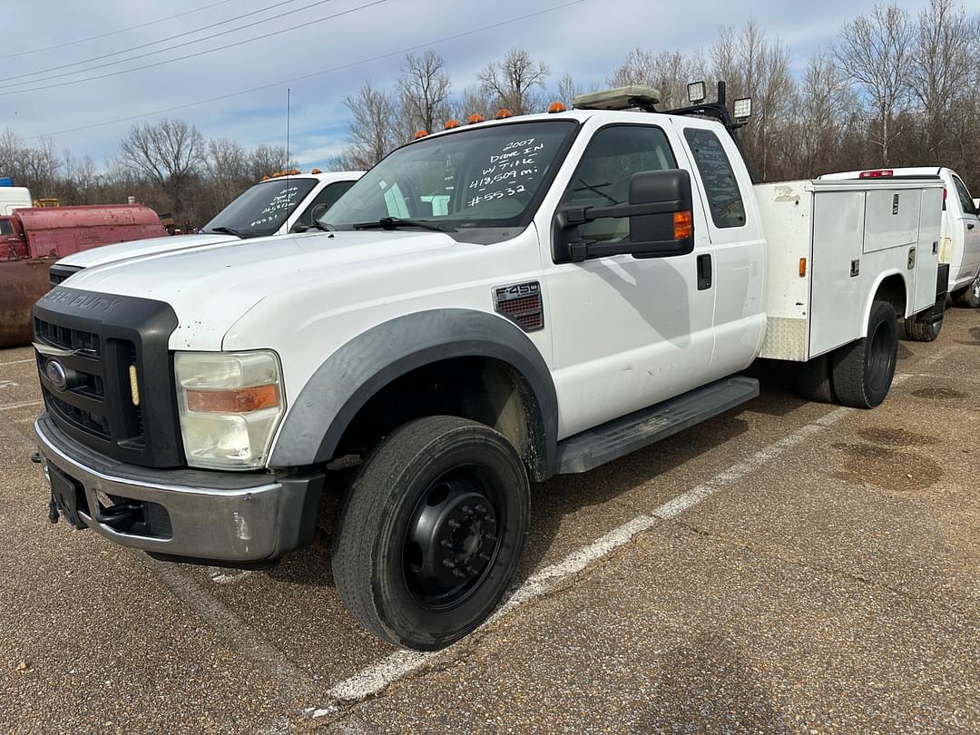 Image of Ford F-450 Primary image