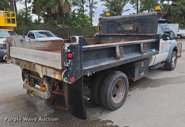 Image of Ford F-450 equipment image 4