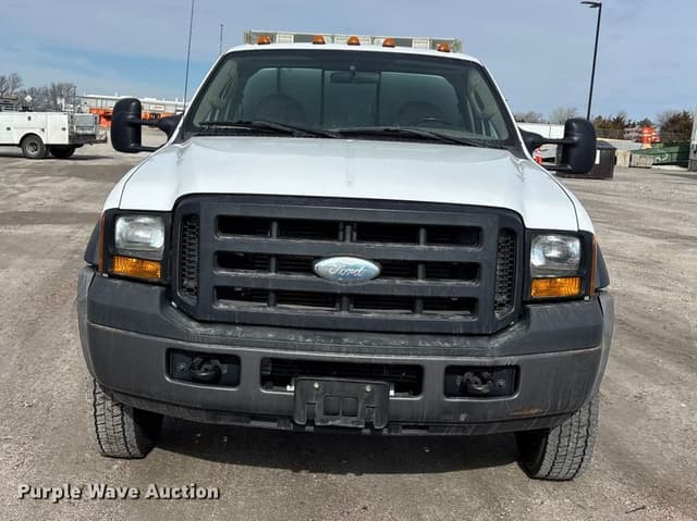Image of Ford F-450 equipment image 1