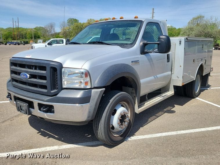 2007 Ford F-450 Equipment Image0