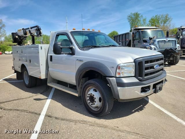 Image of Ford F-450 equipment image 2