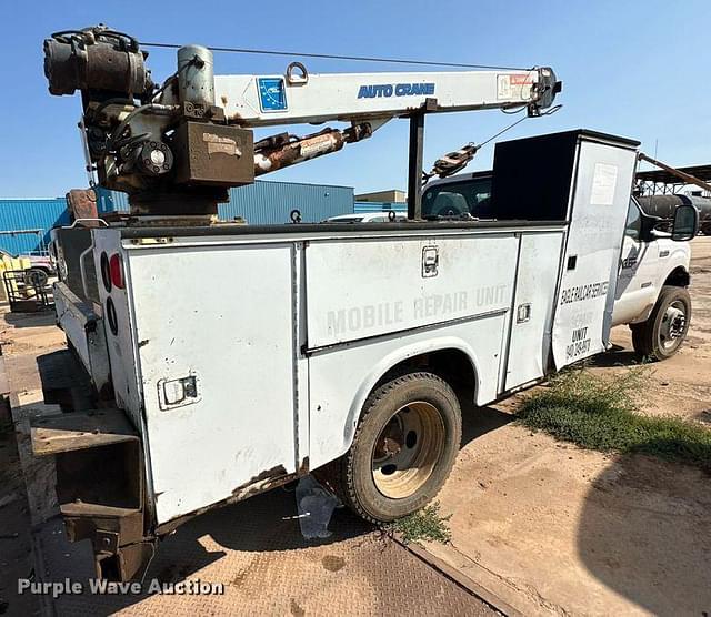 Image of Ford F-450 equipment image 4