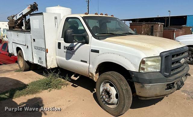 Image of Ford F-450 equipment image 2