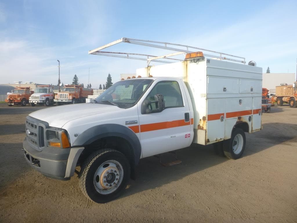 Image of Ford F-450 Primary image