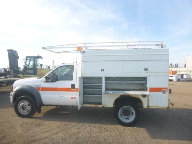 Image of Ford F-450 equipment image 4