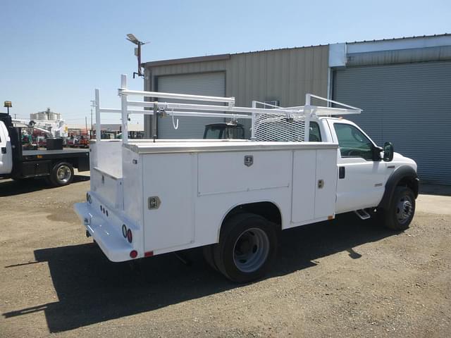 Image of Ford F-450 equipment image 2