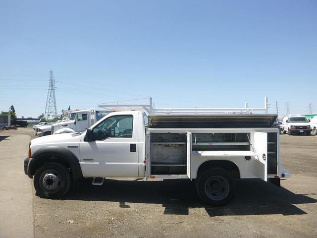 Image of Ford F-450 equipment image 4