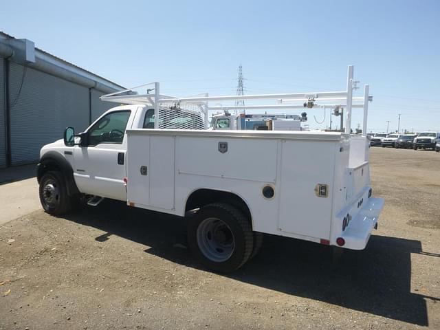 Image of Ford F-450 equipment image 3