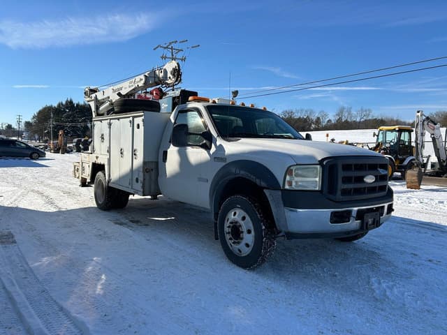 Image of Ford F-550 equipment image 3