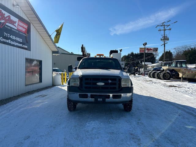 Image of Ford F-550 equipment image 2