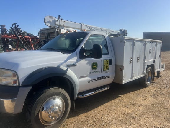 2007 Ford F-550 Equipment Image0
