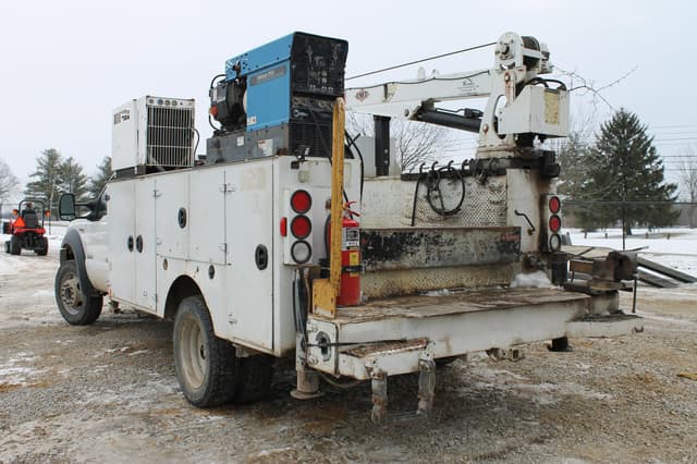 Image of Ford F-550 equipment image 2