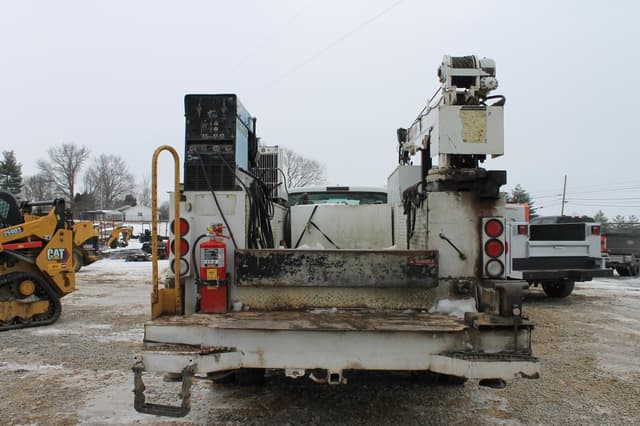 Image of Ford F-550 equipment image 3
