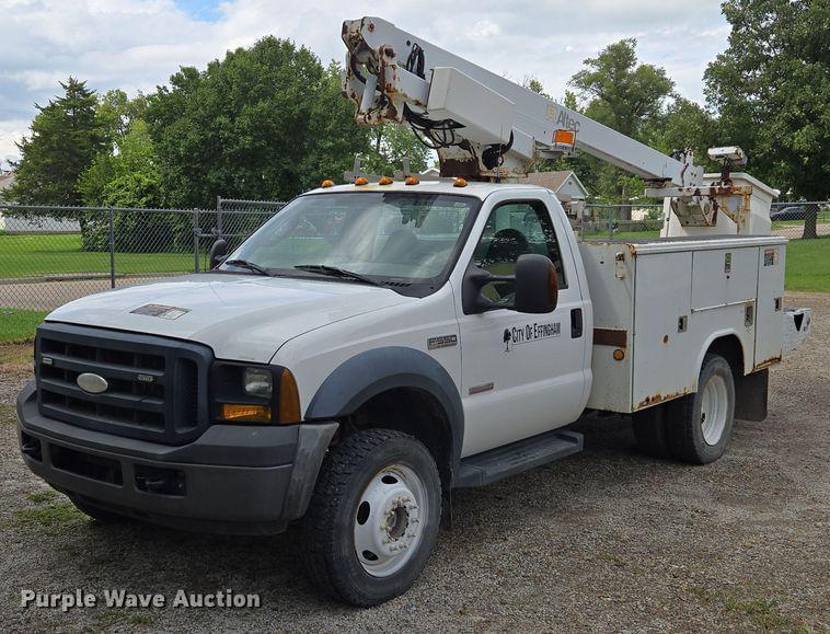 Image of Ford F-550 Primary image
