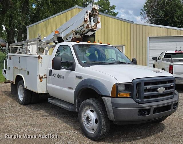 Image of Ford F-550 equipment image 2