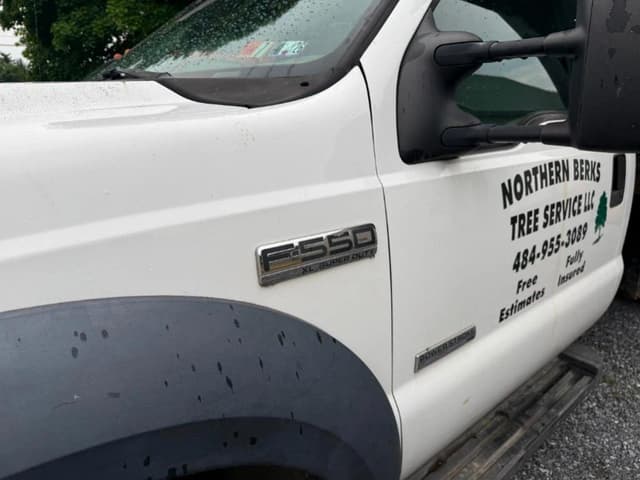 Image of Ford F-550 equipment image 4