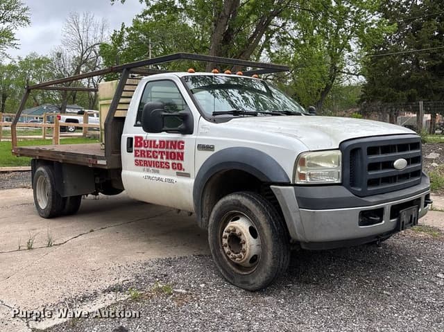 Image of Ford F-550 equipment image 2