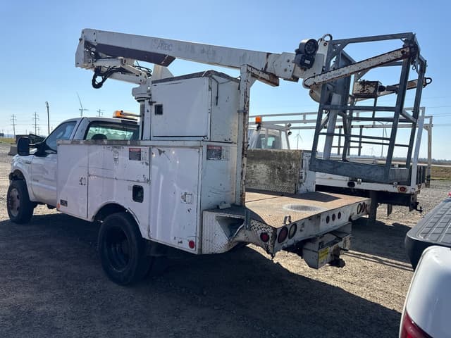 Image of Ford F-550 equipment image 3