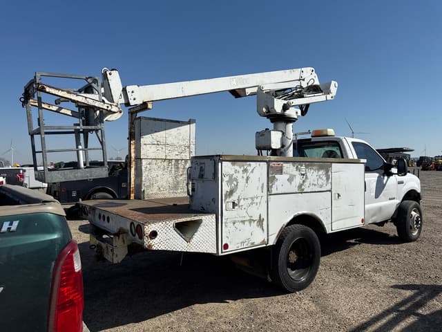 Image of Ford F-550 equipment image 2