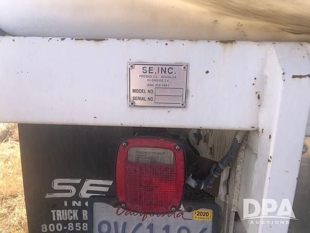 Image of Ford F-550 equipment image 3