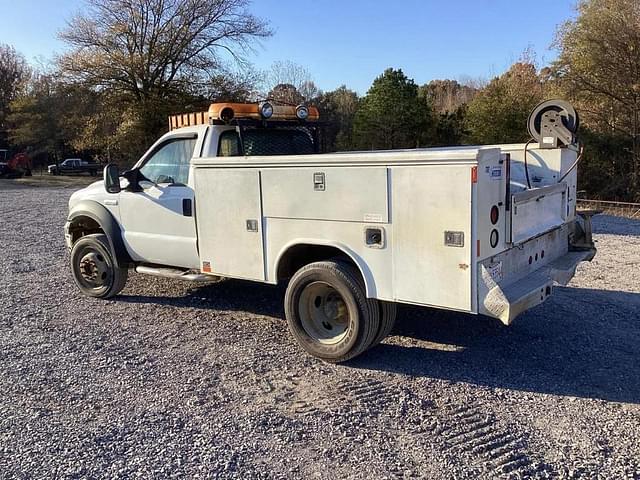 Image of Ford F-550 equipment image 3