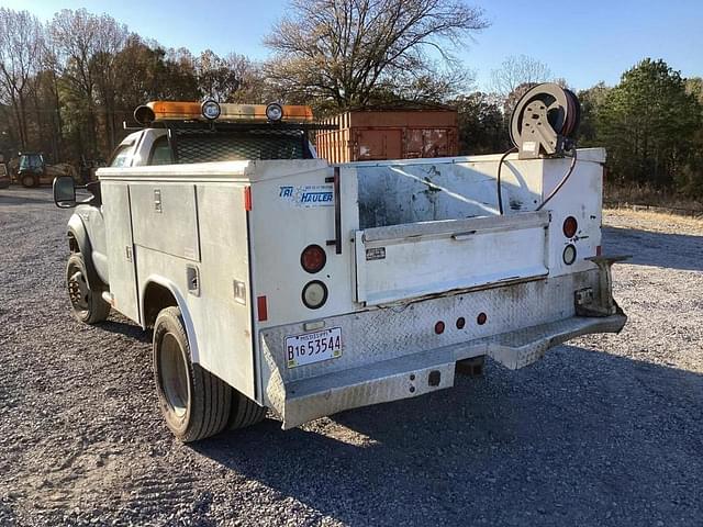 Image of Ford F-550 equipment image 4