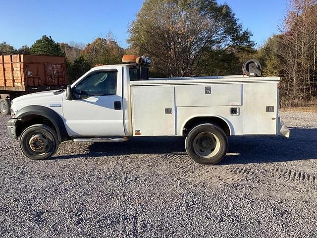 Image of Ford F-550 equipment image 2