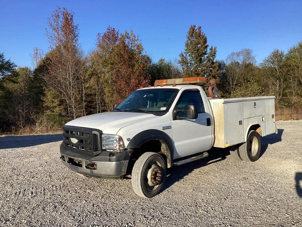 Image of Ford F-550 Primary image