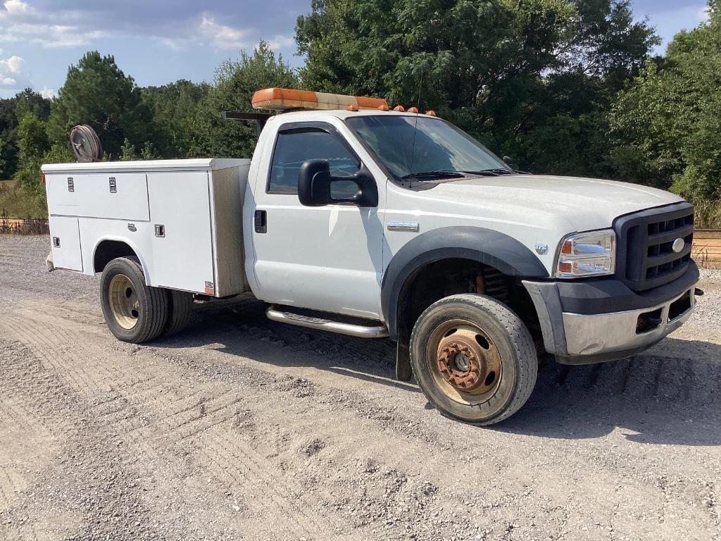 Image of Ford F-550 Primary image