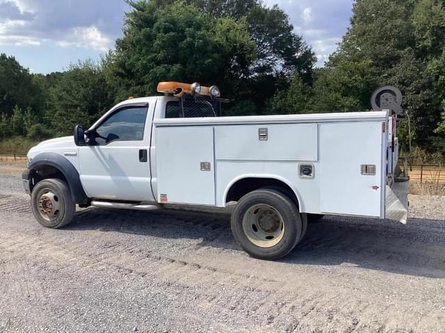 Image of Ford F-550 equipment image 3