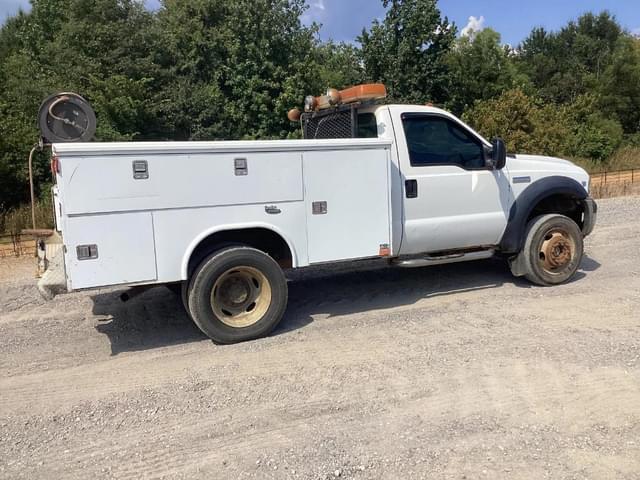 Image of Ford F-550 equipment image 2
