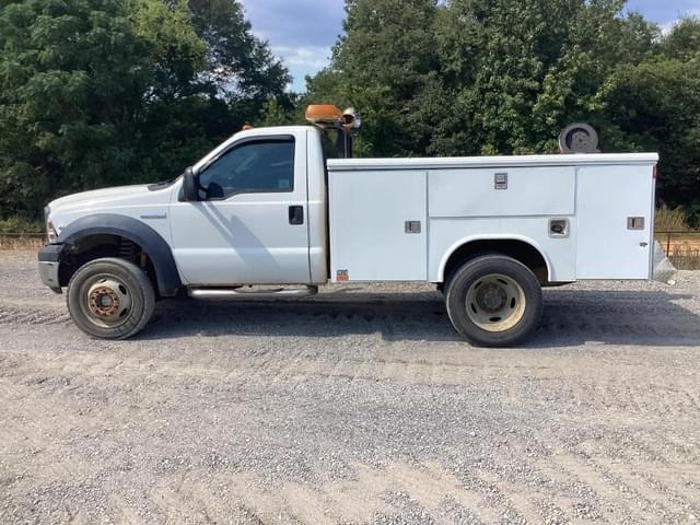 Image of Ford F-550 equipment image 4