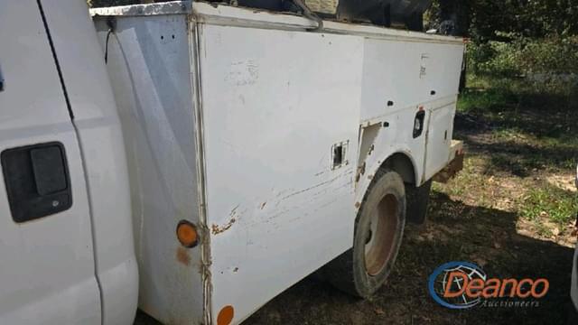 Image of Ford F-550 equipment image 4