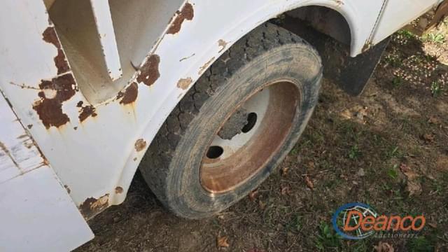 Image of Ford F-550 equipment image 3