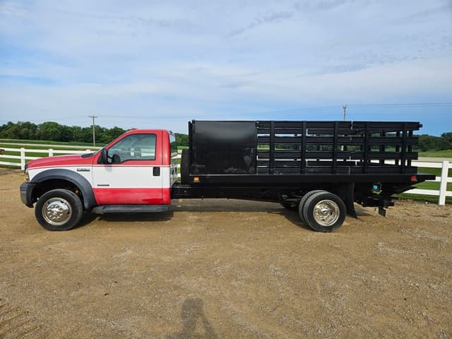 Image of Ford F-550 equipment image 1