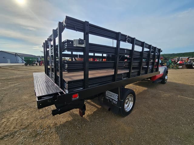 Image of Ford F-550 equipment image 4