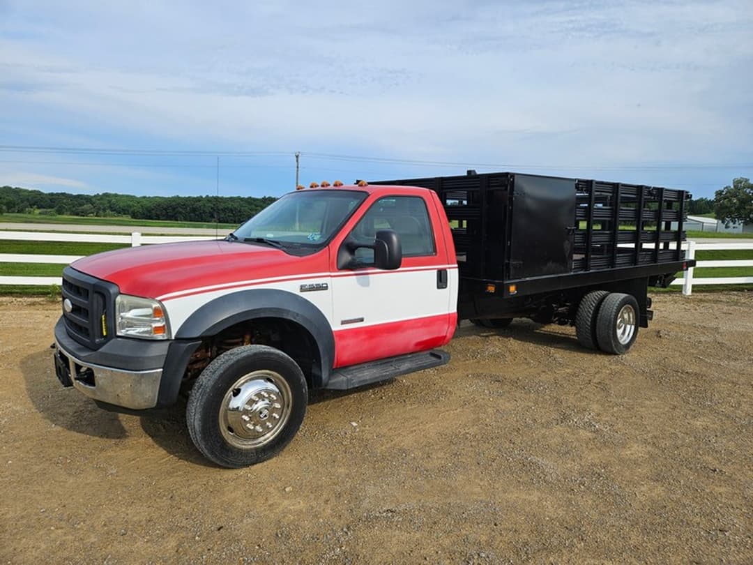 Image of Ford F-550 Primary image