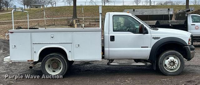 Image of Ford F-550 equipment image 3