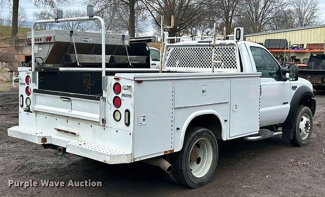 Image of Ford F-550 equipment image 4