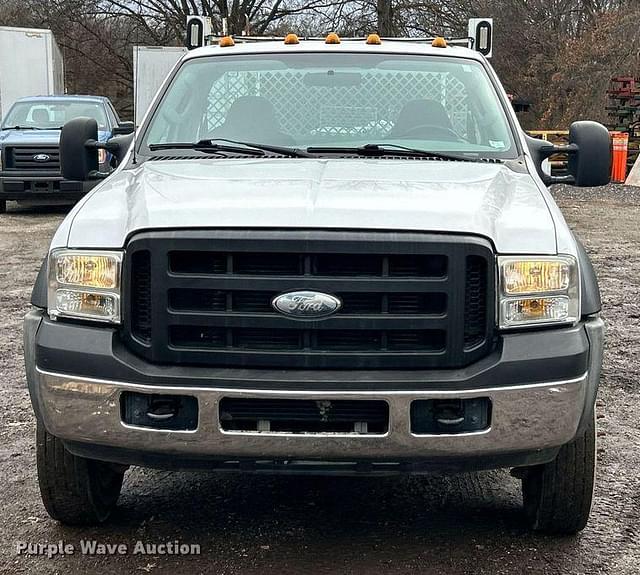 Image of Ford F-550 equipment image 1