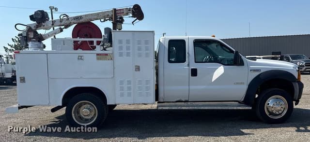 Image of Ford F-550 equipment image 3