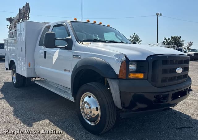 Image of Ford F-550 equipment image 2