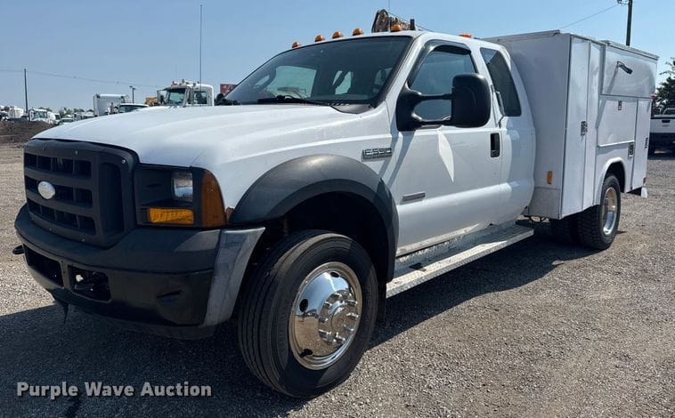 2007 Ford F-550 Equipment Image0