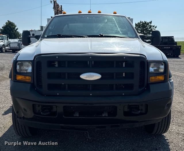 Image of Ford F-550 equipment image 1