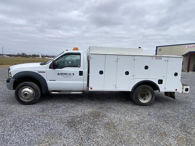 Image of Ford F-550 equipment image 1